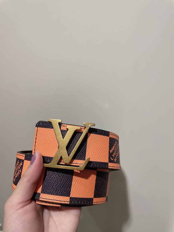 Louis Vuitton 40MM Belt LVB00333